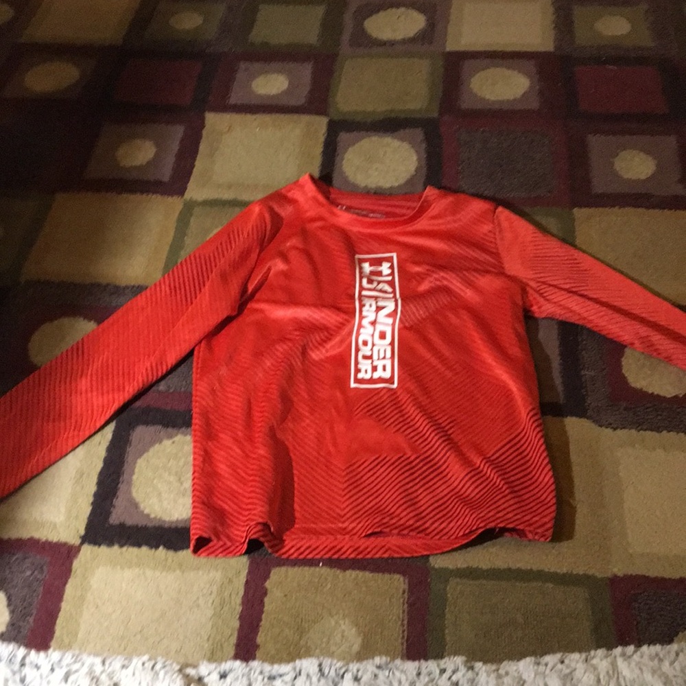 Under armor boys small long sleeve shirt